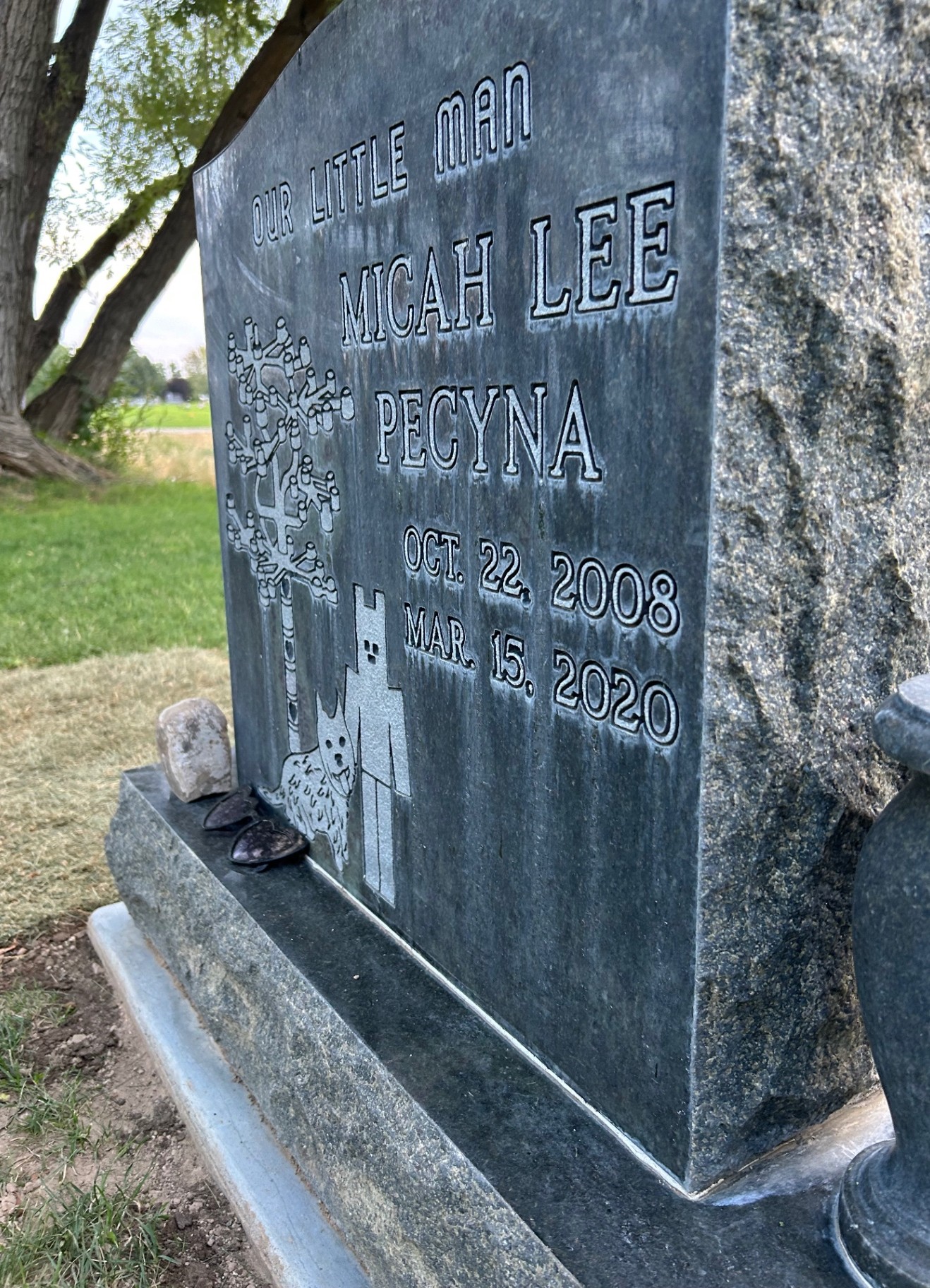 Single upright headstone before cleaning